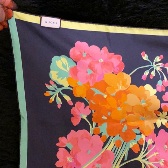 Gucci scarf 🧣 - Picture 5 of 7